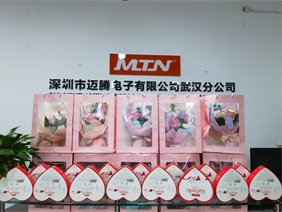 爱在身边 &middot; 情暖三八 |蓝鲸直播电子为所有女职工发放暖心福利